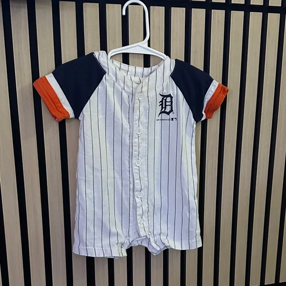 Detroit Tiger’s Infant Button Down Shirt with Stripes and Orange Accents 6/9M 🐅 - Picture 1 of 4